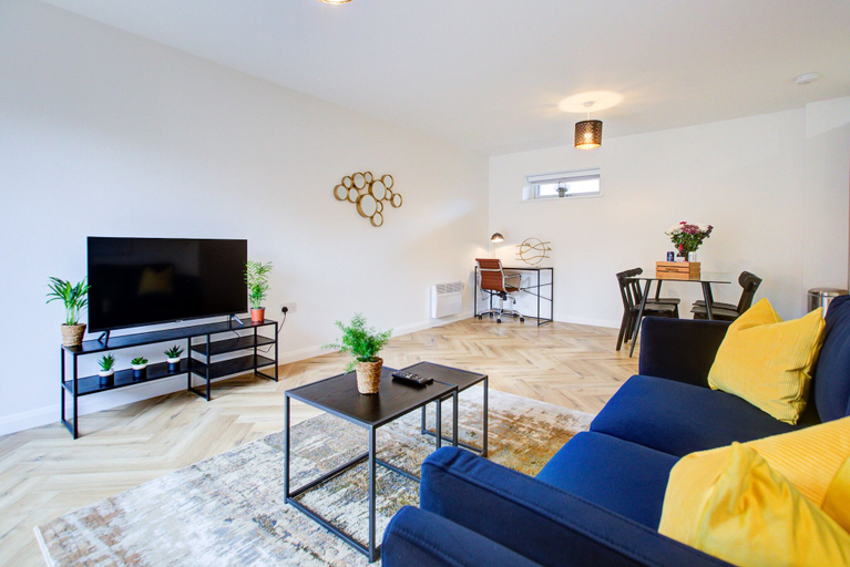 Others 5, Hybrid Resi - Mitcham, London