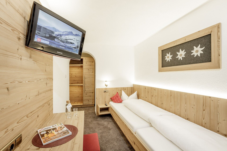 Bedroom 2, Edelweiss echt-charmant, Imst