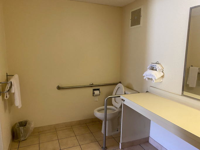 Bathroom 4, Motel 6 Sandersville, GA, Washington