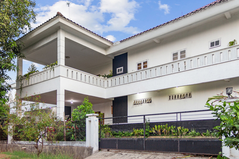 Exterior & Views 1, Capital O 93279 Asyoka Penginapan Pasutri, Depok