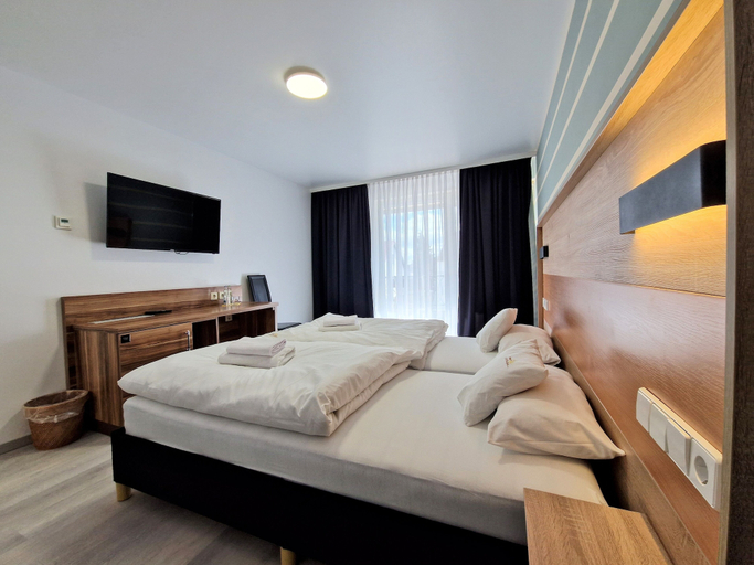 Bedroom 4, Hotel Am Kurpark, Heilbronn