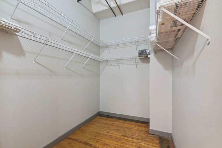 Others 4, Spacious 2BR Downtown Retreat, Kansas City