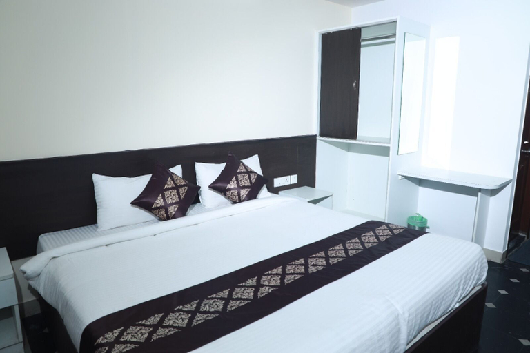 Bedroom 4, Urban Stay Chairmen Hotel, Bangalore