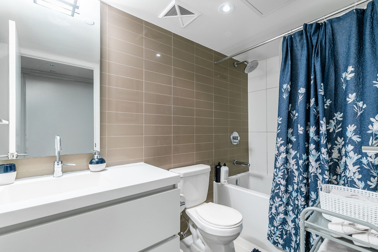 Bathroom 4, Simply Comfort Stunning Downtown Condos, Toronto