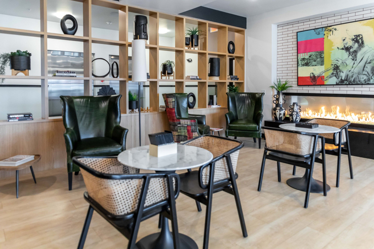 Food & Drinks 4, Brand New Suite in Kansas City, Kansas City
