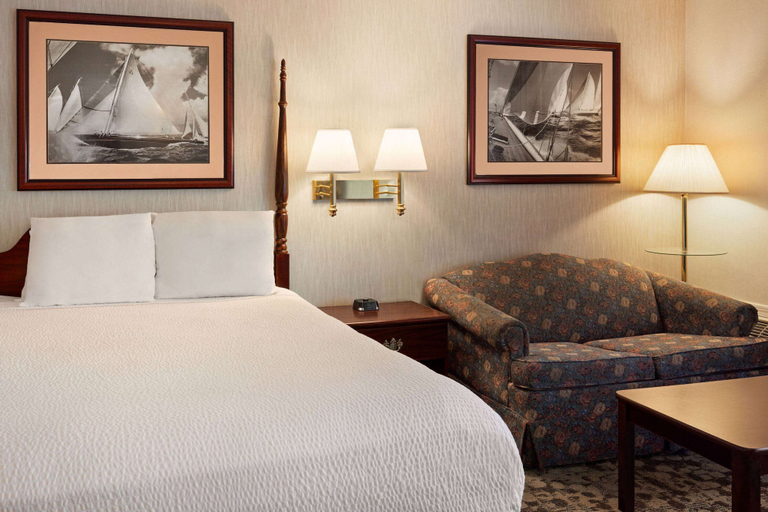 Bedroom 4, Ramada Plaza by Wyndham Portland, Cumberland