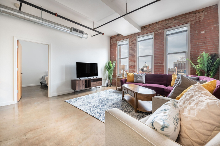 Others 4, Luxury Historic Loft with Gym, Kansas City