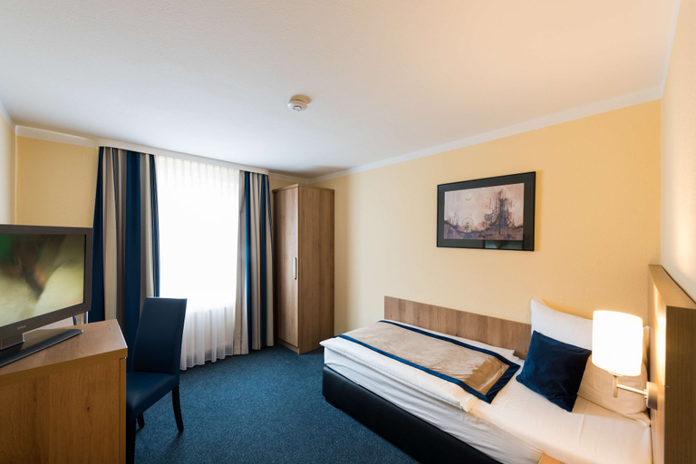 Bedroom 4, Askania Hotel Bernburg, Salzlandkreis