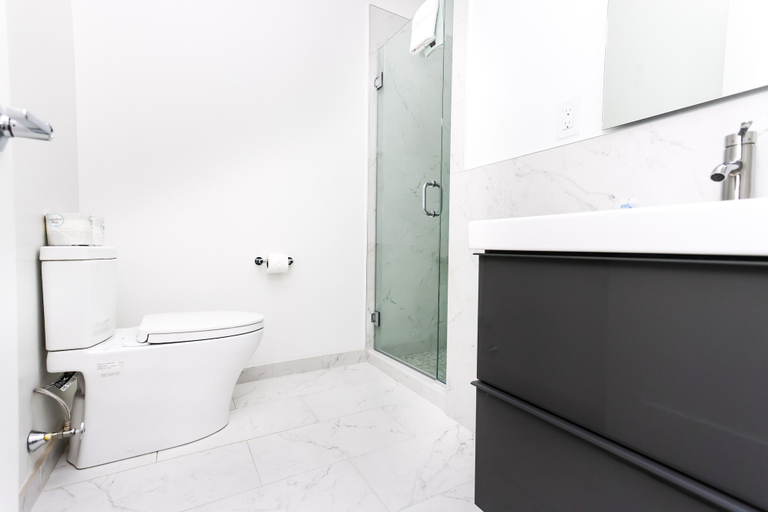 Bathroom 4, Maverick Suites at 28 Fenway, Boston