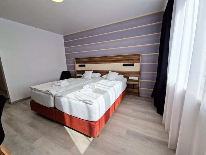 Bedroom 2, Hotel Am Kurpark, Heilbronn