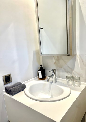 Bathroom 5, Charlie Guest House, Badung