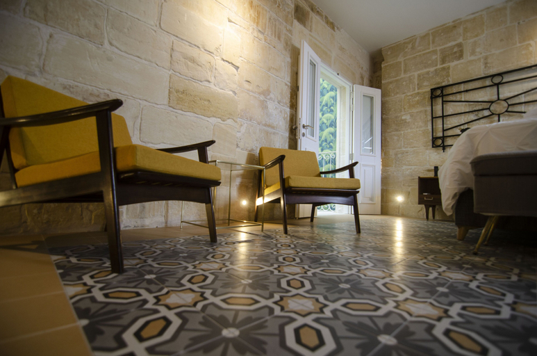 Others 5, Senglea Suites