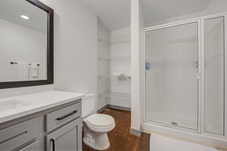 Bathroom 2, Luxury Historic Loft with Gym, Kansas City