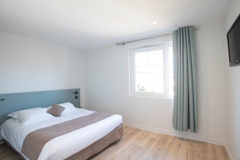 Bedroom 2, Logis les Cepages-Restaurant le Raisin, Ain
