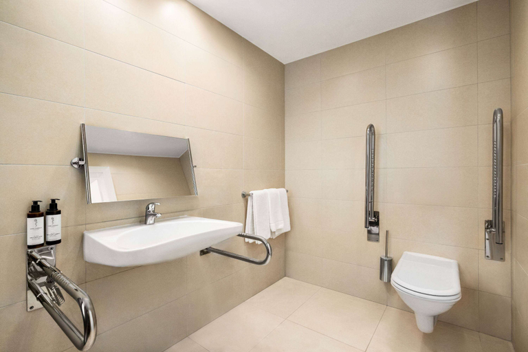 Bathroom 5, Vienna House by Wyndham Andel's Lodz, Łódź