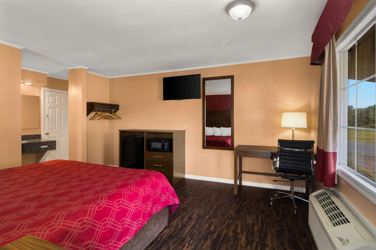Bedroom 3, Econo Lodge Cornersville I-65, Giles