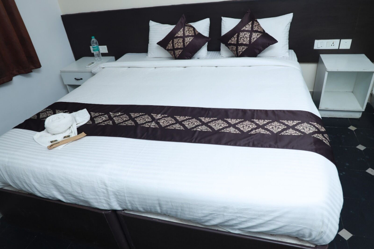 Bedroom 5, Urban Stay Chairmen Hotel, Bangalore