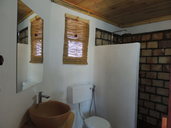 Bathroom 3, Duna Lodge, Jangamo