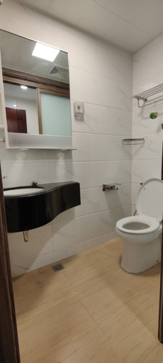 Bathroom, Sky House Apartment by KakaRama Room, Tangerang Selatan