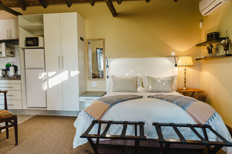 Bedroom 4, Hitgeheim Garden Cottages, Cacadu