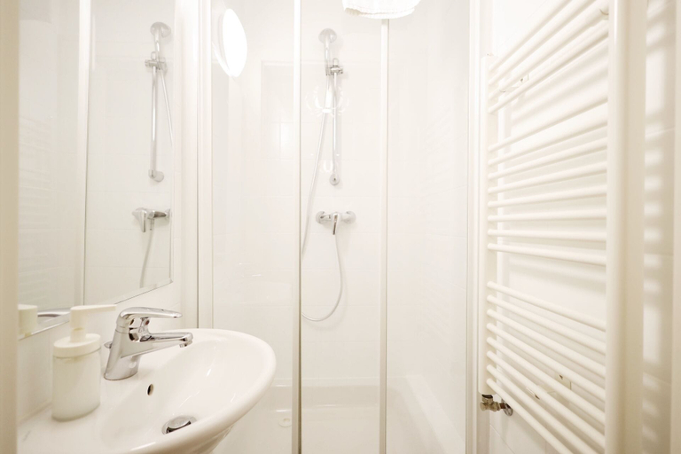 Bathroom 2, HeyMi Apartments Karlsplatz, Wien