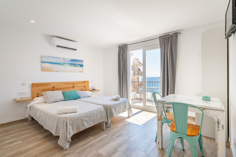 Bedroom 3, Apartamentos Marivent, Baleares