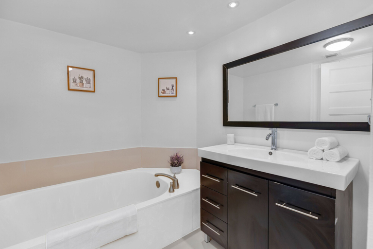 Bathroom 5, Downtown Seaclusion, Miami-Dade