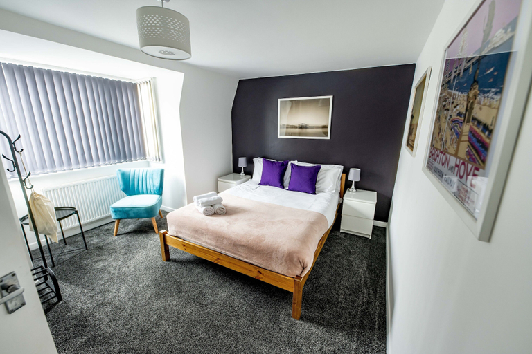 Bedroom 2, Brighton Holiday Village *Parking Included*, Brighton and Hove