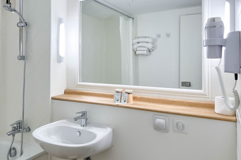 Bathroom 4, Hollywood Hotel Cannes, Alpes-Maritimes