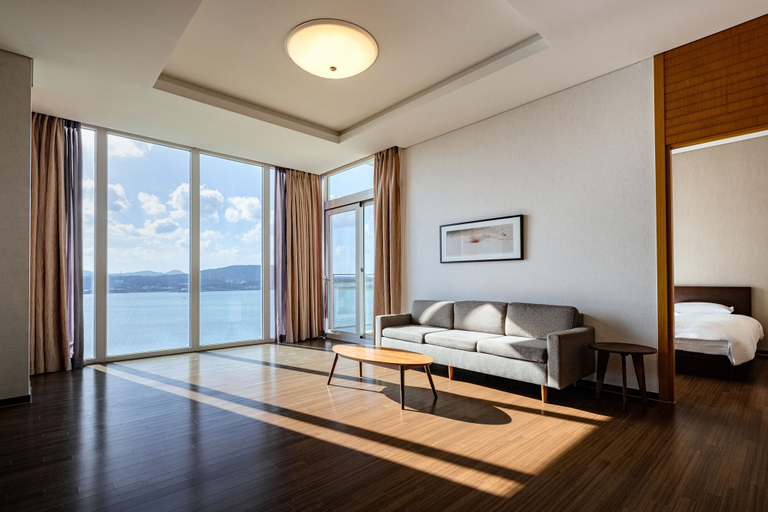 Bedroom 3, Phoenix Island, Seogwipo