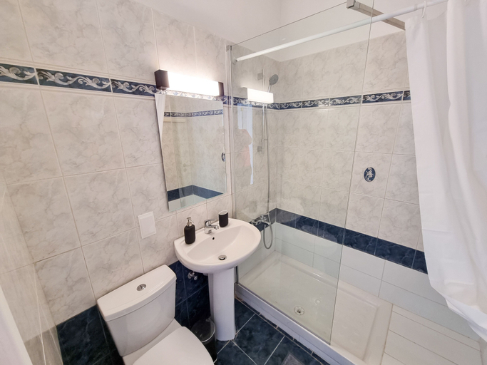 Bathroom, Beach Vibes Apartment, Larnaca
