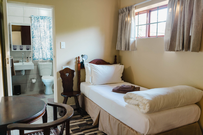 Bedroom 3, Hitgeheim Garden Cottages, Cacadu
