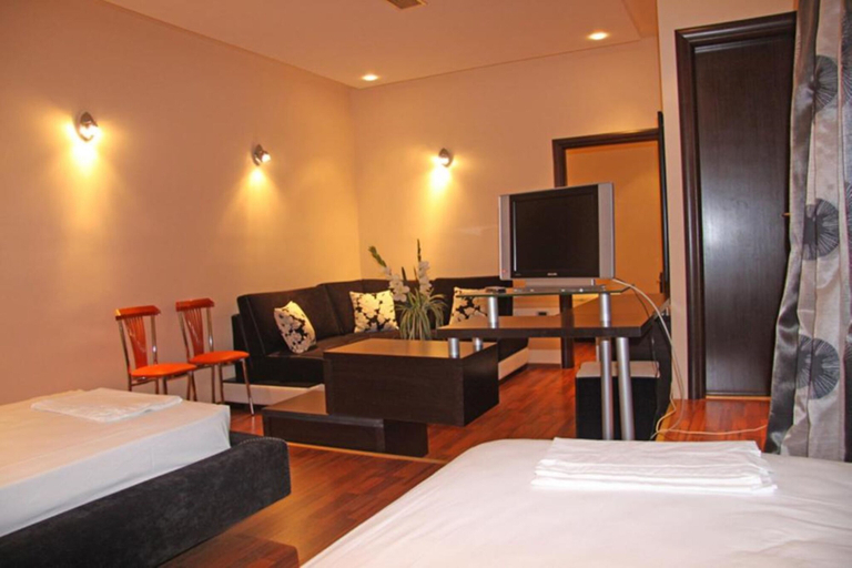 Others 5, Hotel Brilant, Sarandës