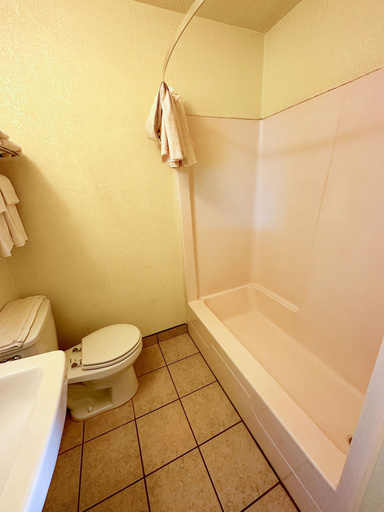 Bathroom 3, Dickens Country Stays, Dickens