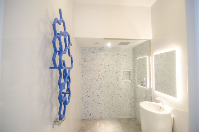 Bathroom 4, Senglea Suites