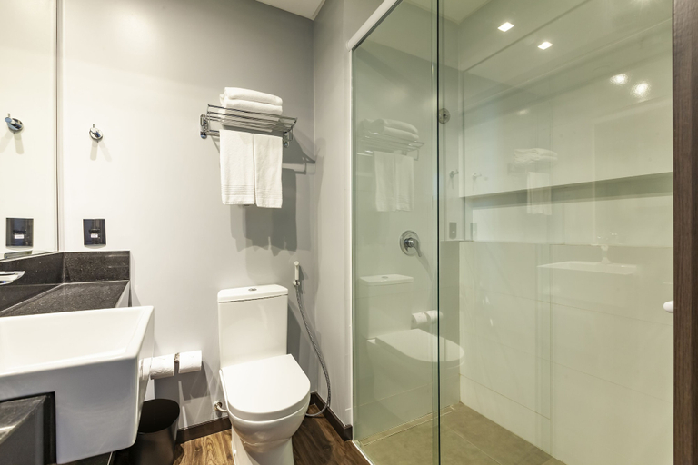 Bathroom 4, Tri Hotel Premium Itapema, Itapema