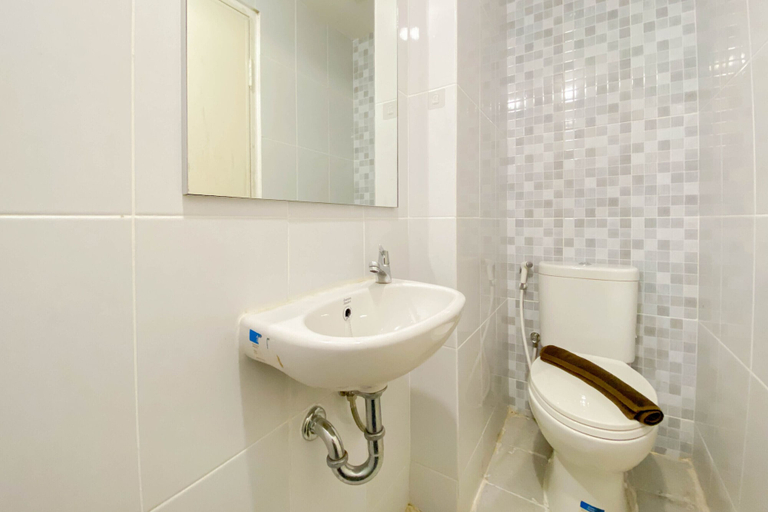 Bathroom 4, Brand New And Nice Studio At Tokyo Riverside Pik 2 Apartment, Tangerang