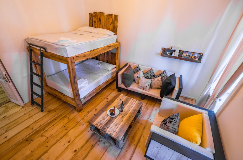 Others 4, H&B apartments Vasil Petriashvili, Tbilisi