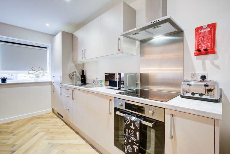 Others 4, Hybrid Resi - Mitcham, London