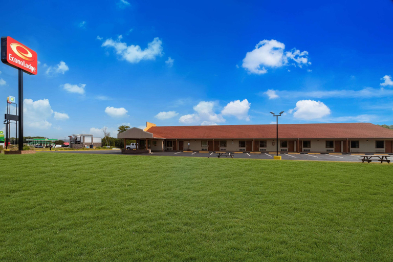 Others 5, Econo Lodge Cornersville I-65, Giles