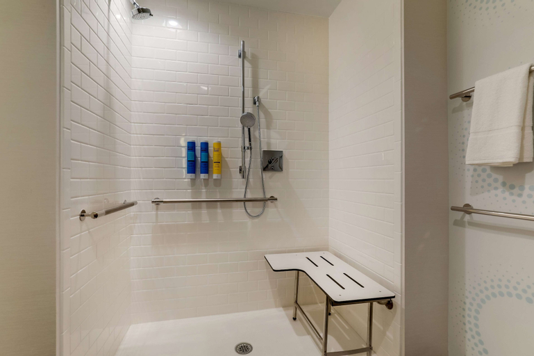 Bathroom 23