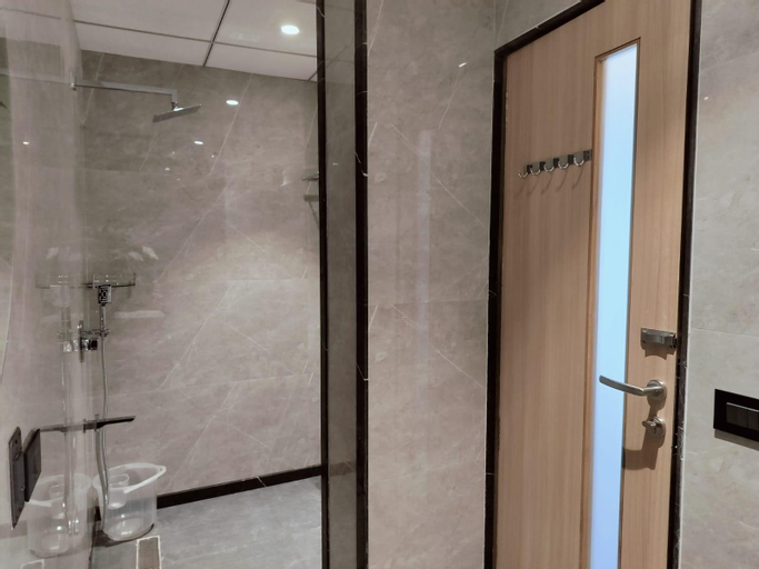 Bathroom 13