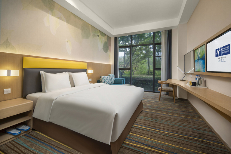 Bedroom 3, Holiday Inn Express EMEI MOUNTAIN by IHG, Leshan