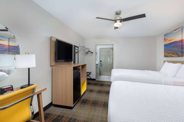 Bedroom 3, Days Inn by Wyndham Holladay, Decatur
