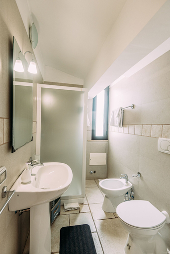 Bathroom 5, Locanda del Pino, Taranto