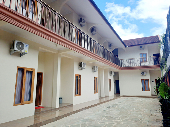 Exterior & Views 2, Kresna Guest House Syariah Pacitan, Pacitan