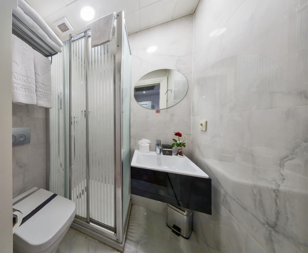 Bathroom 4, Darkmen Hotel, Fatih