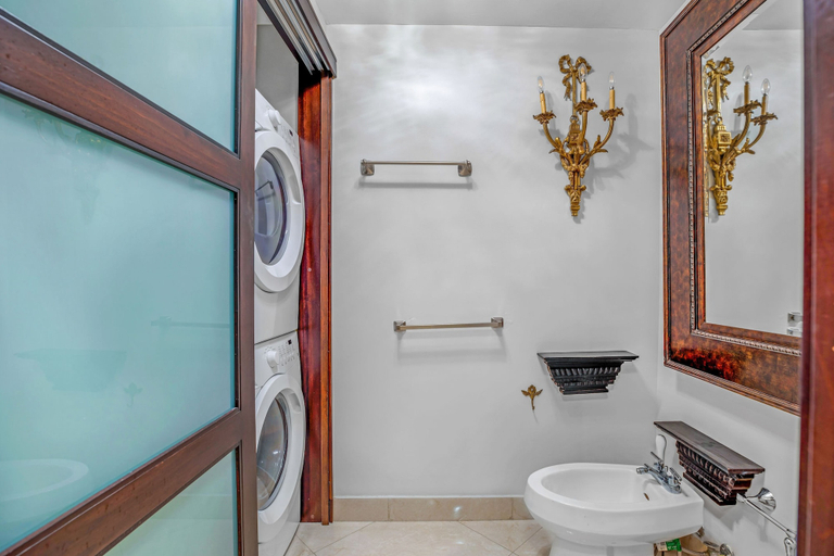 Bathroom 4, Cozy Oceanview Retreat on the Bay, Miami-Dade