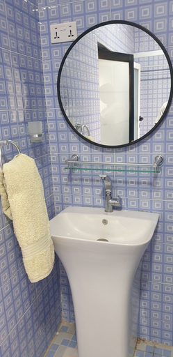 Bathroom 2, Trapezium Lodge (Royal Triangle Guest House Annex), Ga East