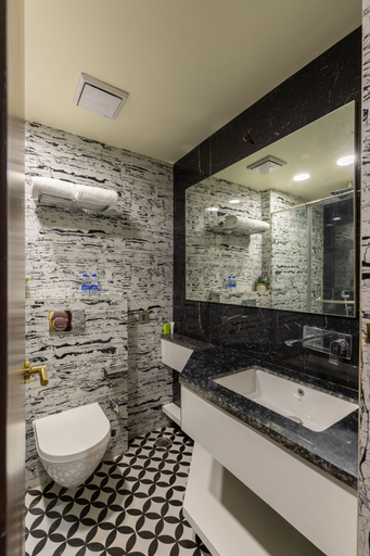 Bathroom 4, Royal Rawal - Luxury Boutique Hotel, Jaipur